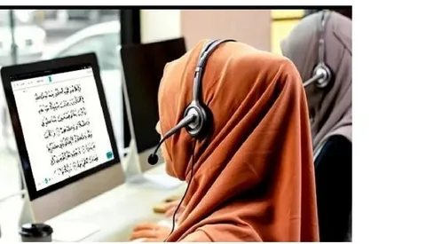 A skilled Quran teacher offering one-to-one guidance to a student. Focused learning helps improve Quran recitation, tajweed, and understanding.